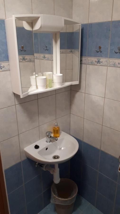 Penzion U Haliru Mladé Buky Exteriör bild