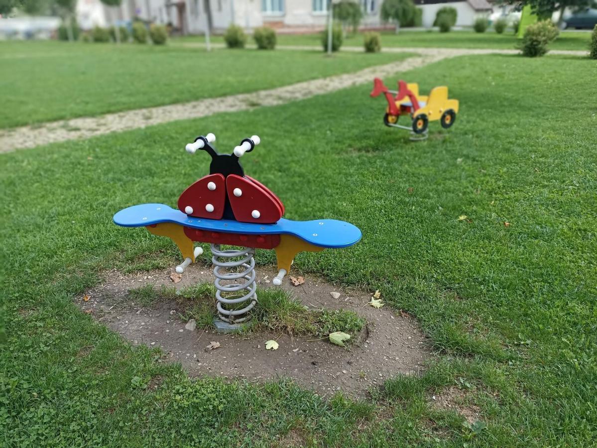 Penzion U Haliru Mladé Buky Exteriör bild