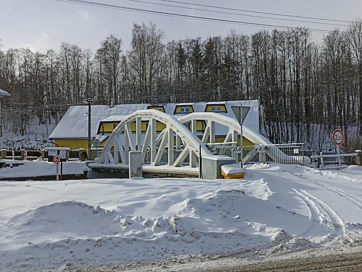 Penzion U Haliru Mladé Buky Exteriör bild