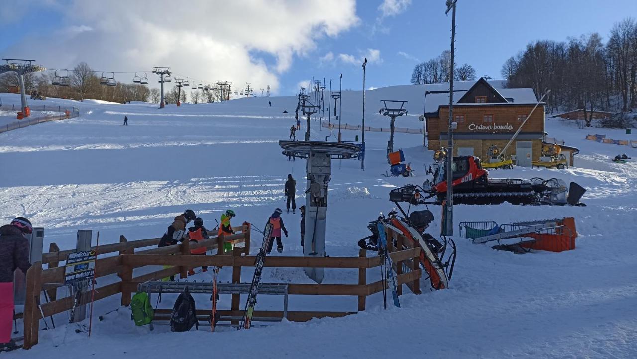 Penzion U Haliru Mladé Buky Exteriör bild