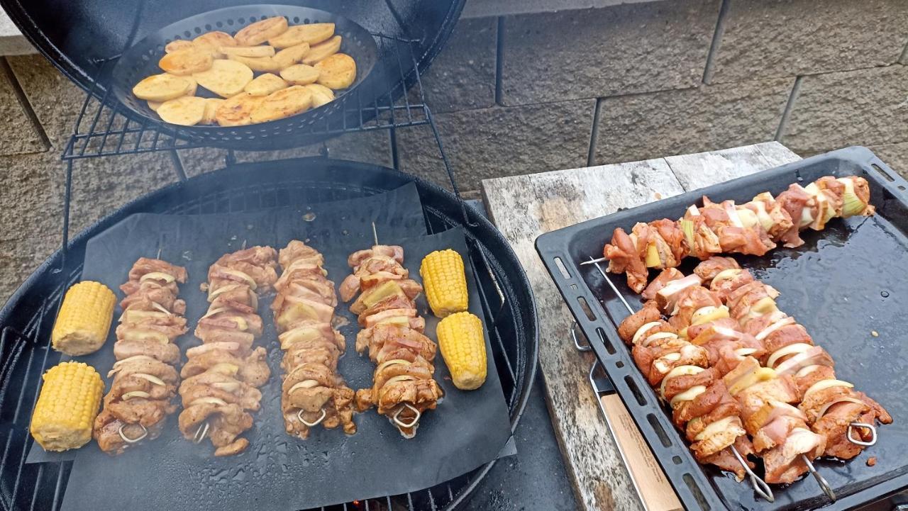 Penzion U Haliru Mladé Buky Exteriör bild