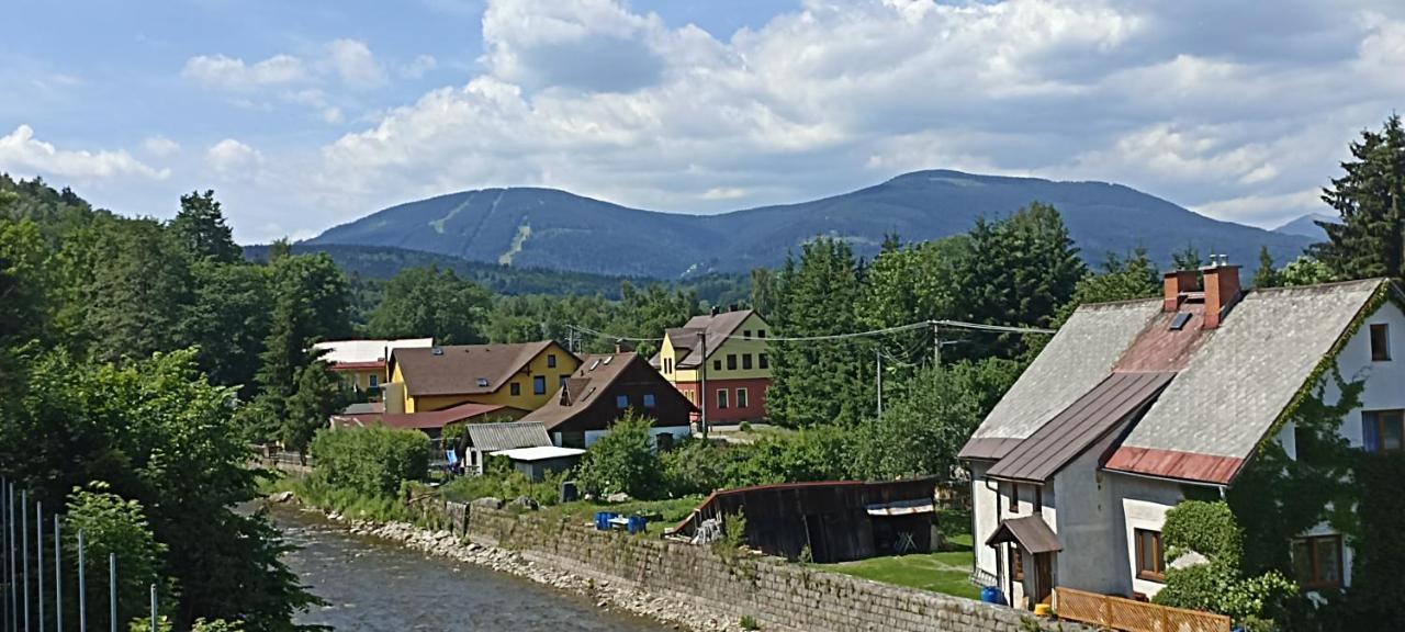 Penzion U Haliru Mladé Buky Exteriör bild