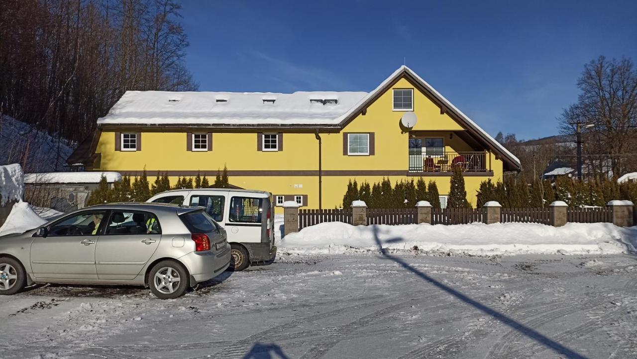 Penzion U Haliru Mladé Buky Exteriör bild
