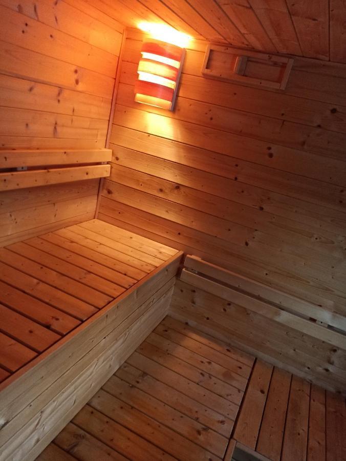 Penzion U Haliru Mladé Buky Exteriör bild