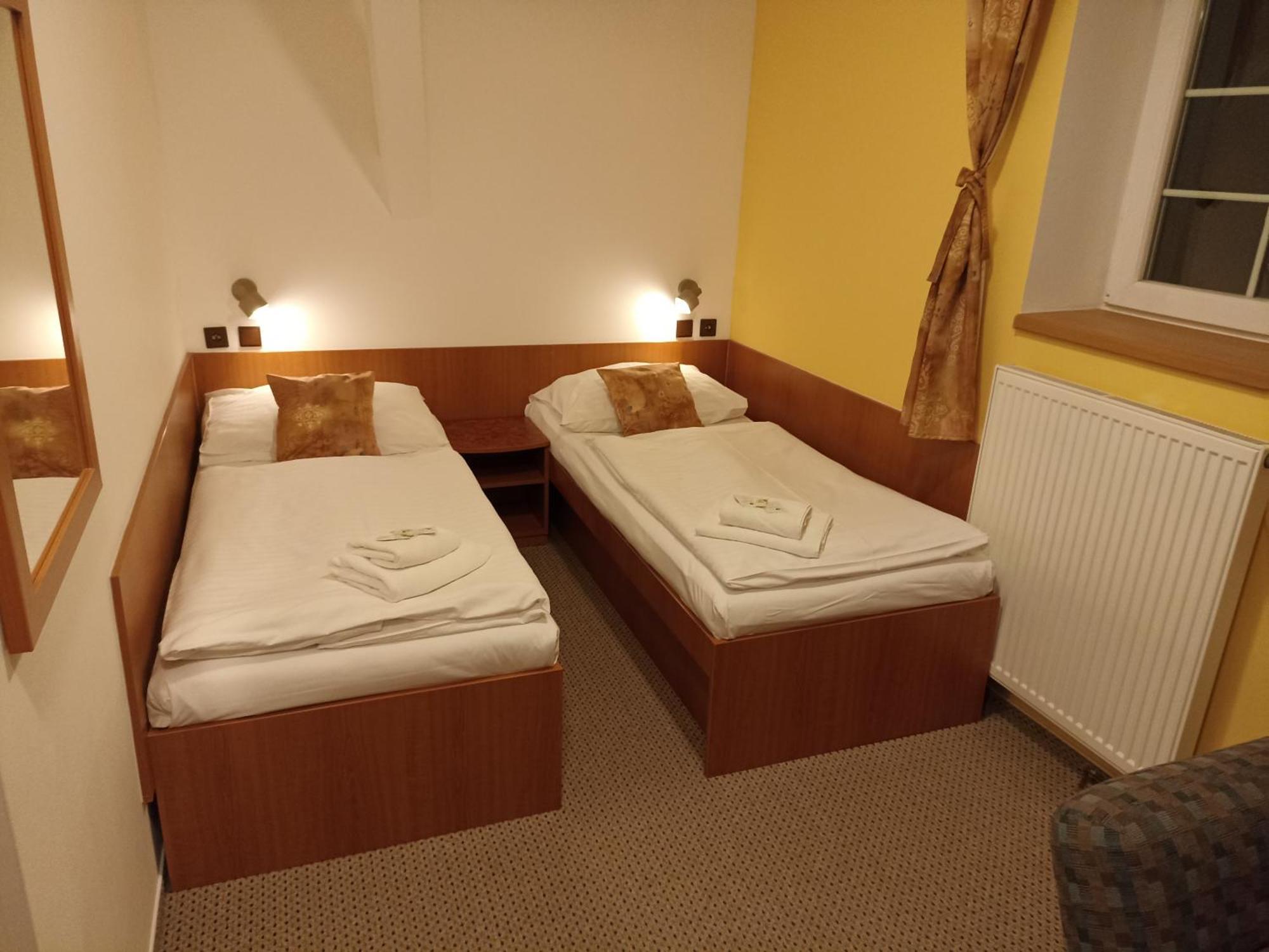 Penzion U Haliru Mladé Buky Exteriör bild